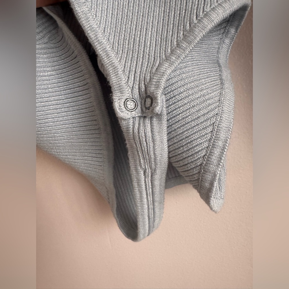 Abercrombie & Fitch Baby Blue Minimalist Ribbed V Neck Sweater Bodysuit Large - Picture 14 of 16